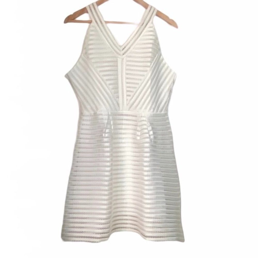 Classic Fashion white sleeveless dress